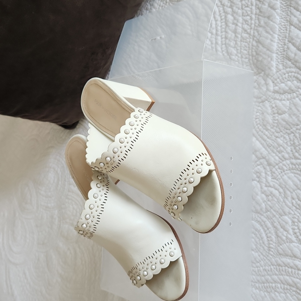 Pour La Victoire Cream Scalloped Leather Mule Sandals